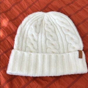 Never Worn Vince White Cable Knit Beanie